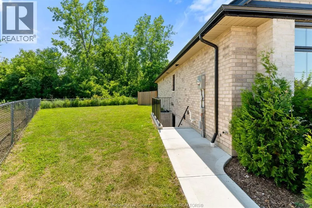 261 Livingstone CRESCENT Unit# B (LOWER)