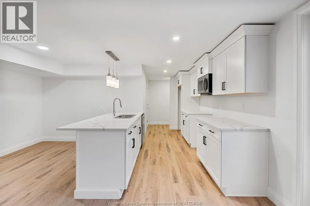261 Livingstone CRESCENT Unit# B (LOWER)