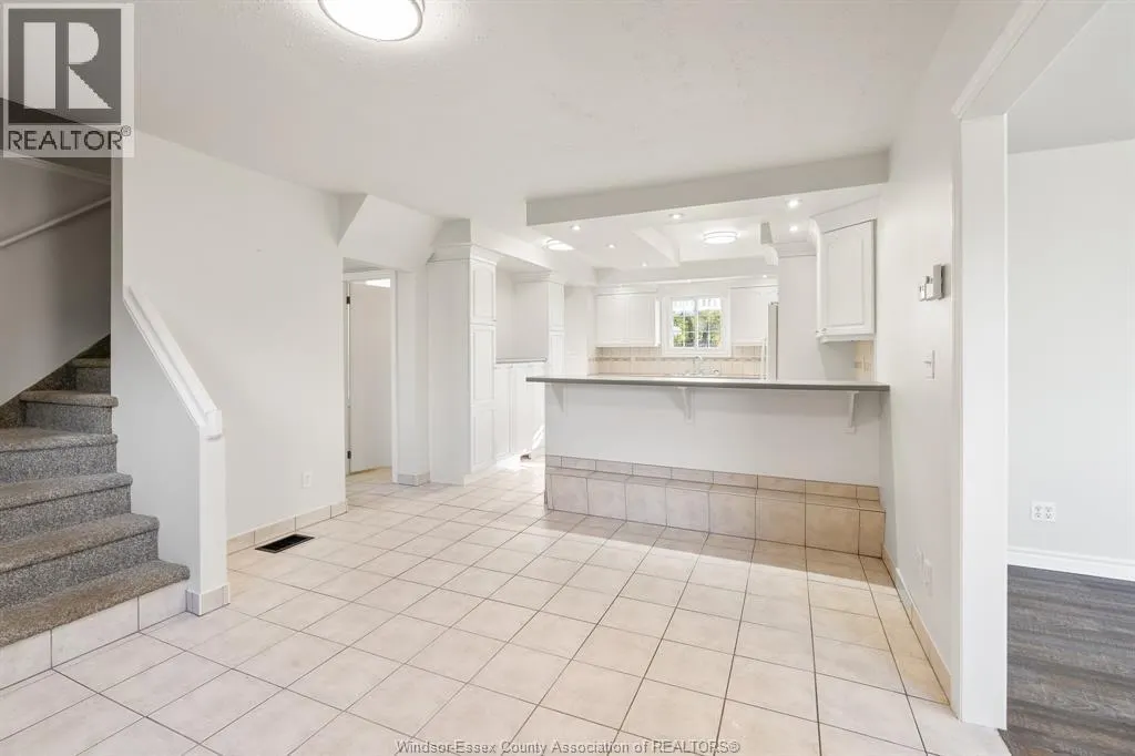 1073 Martin LANE