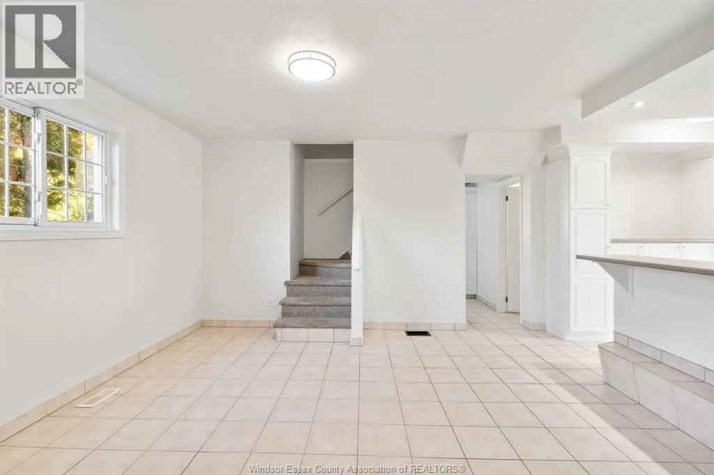 1073 Martin LANE