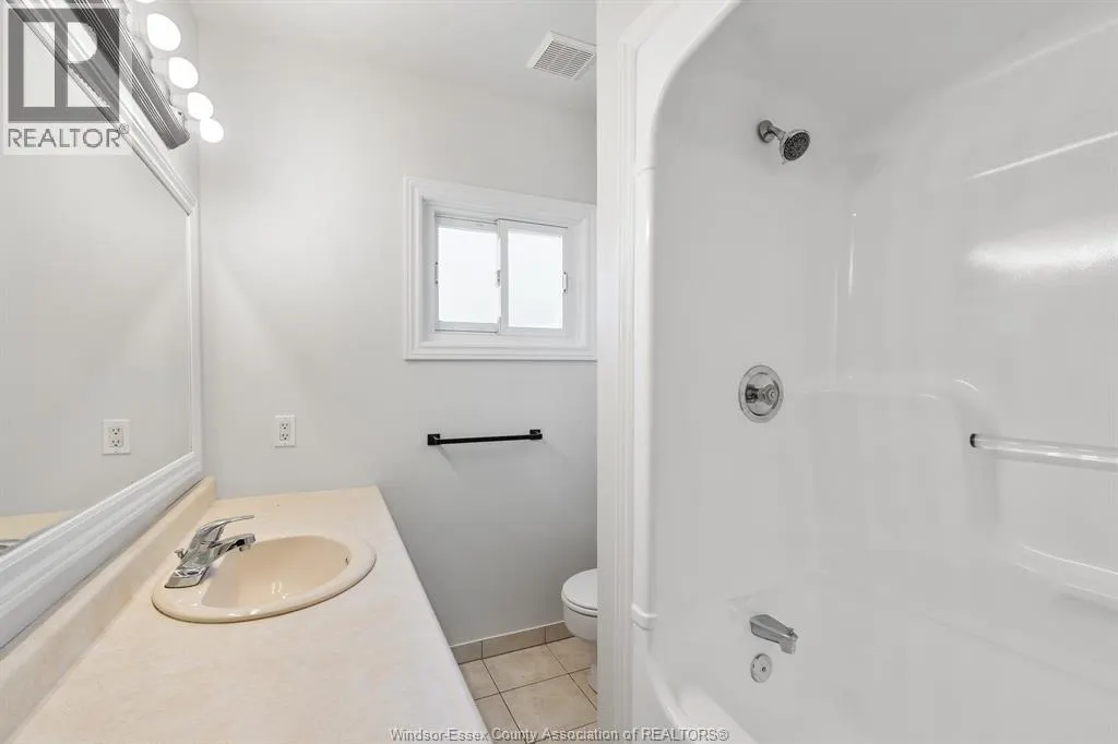 1073 Martin LANE