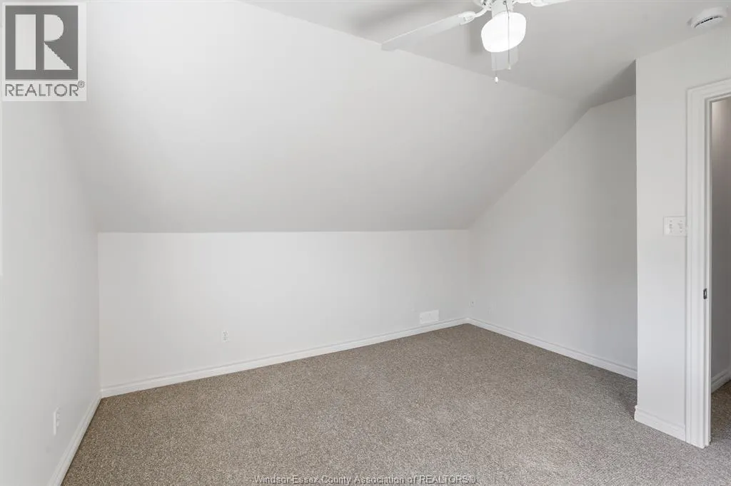 1073 Martin LANE