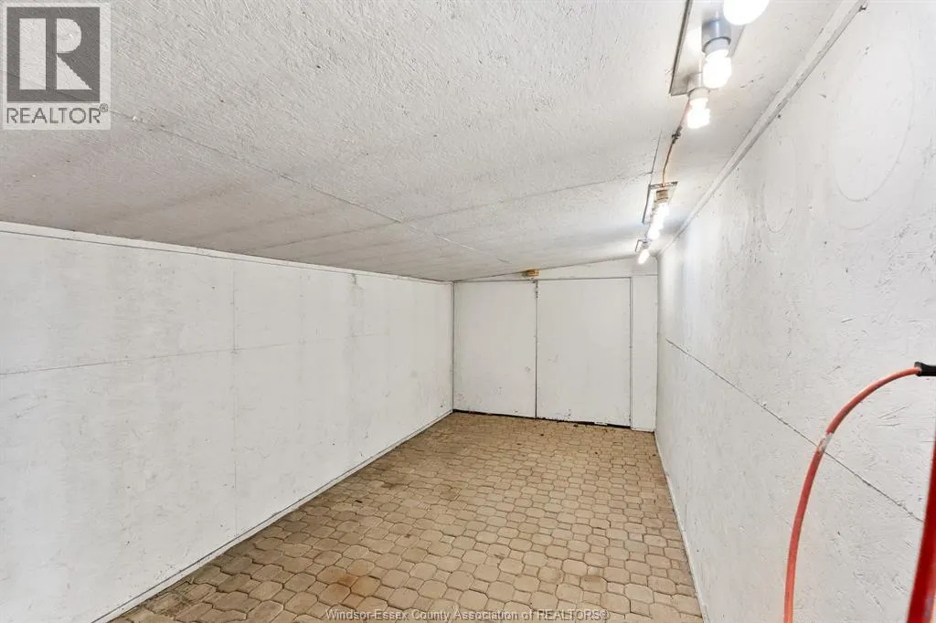 1073 Martin LANE