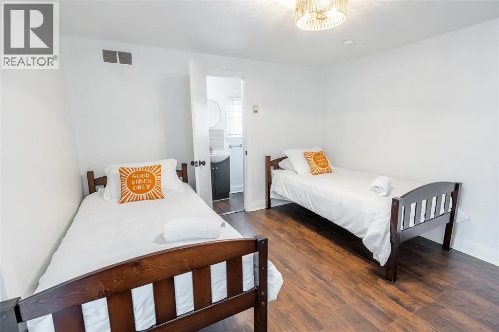 7424 Lakeshore ROAD Unit# 1
