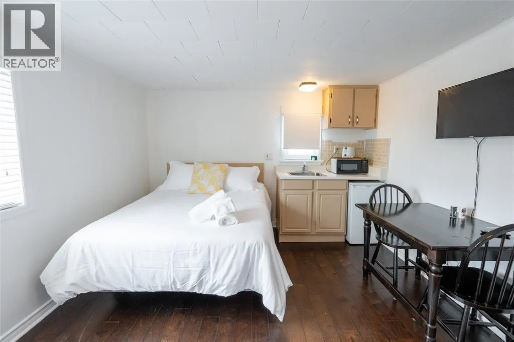 7424 Lakeshore ROAD Unit# 1