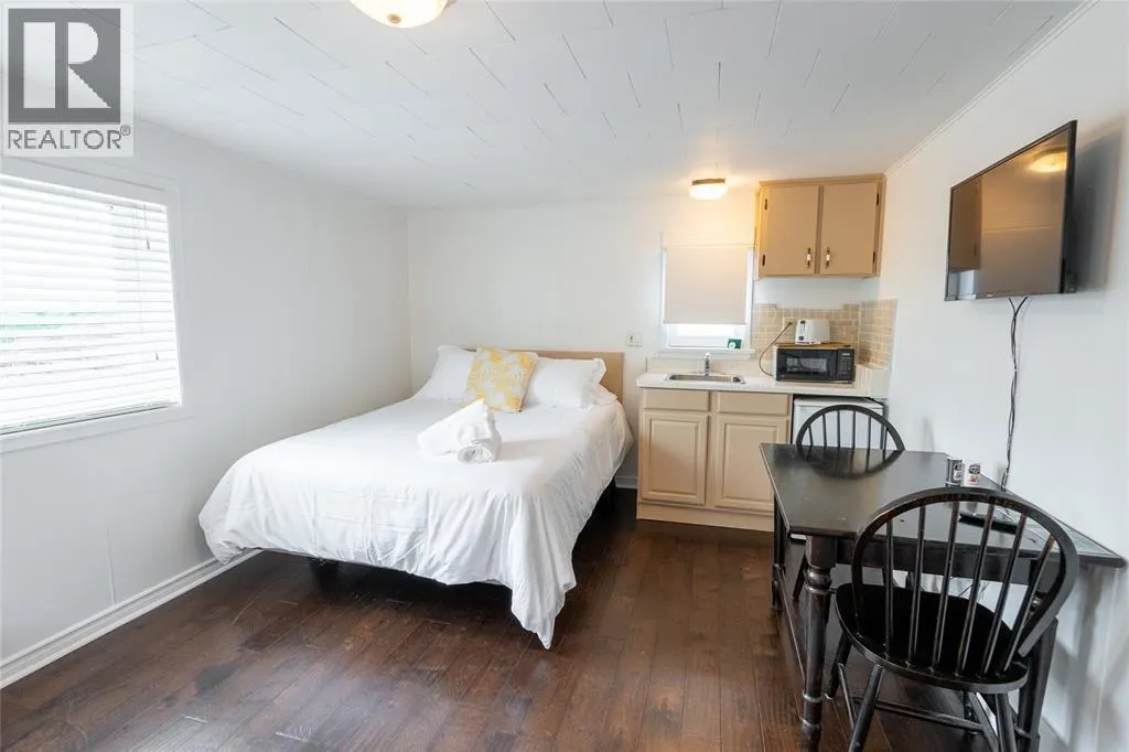 7424 Lakeshore ROAD Unit# 1