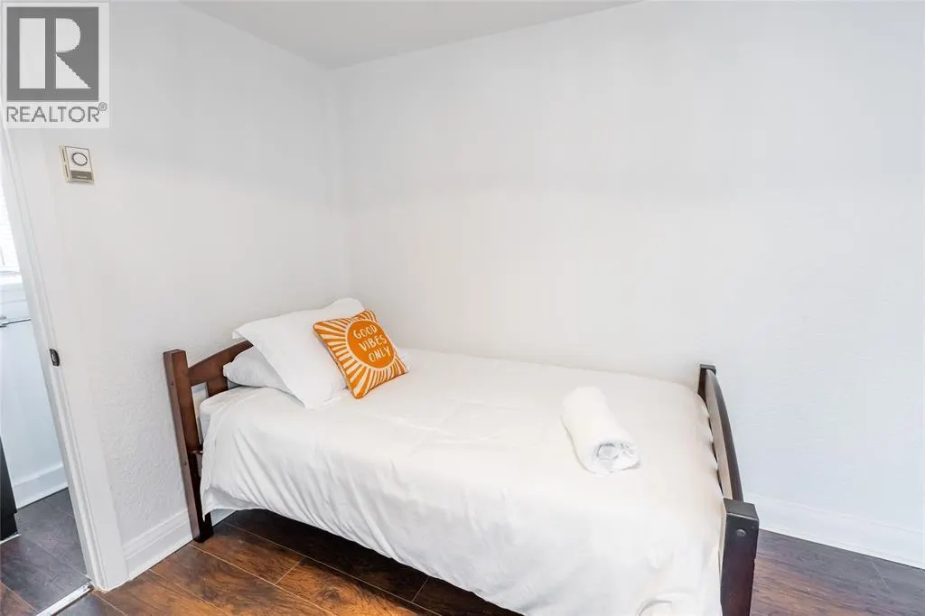 7424 Lakeshore ROAD Unit# 1