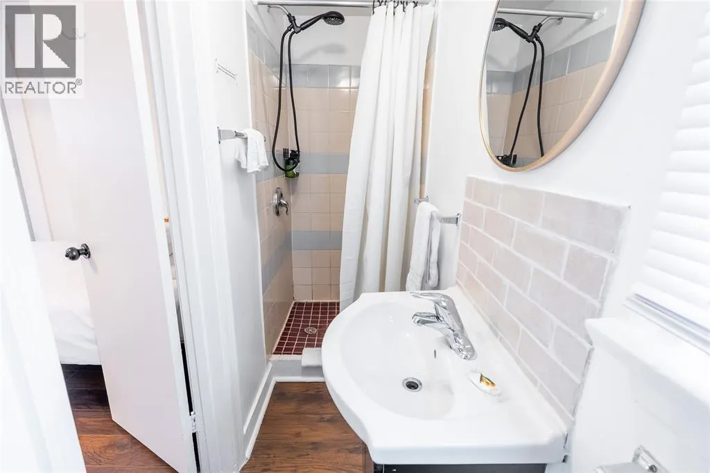 7424 Lakeshore ROAD Unit# 1