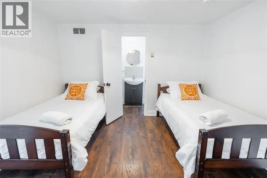 7424 Lakeshore ROAD Unit# 1