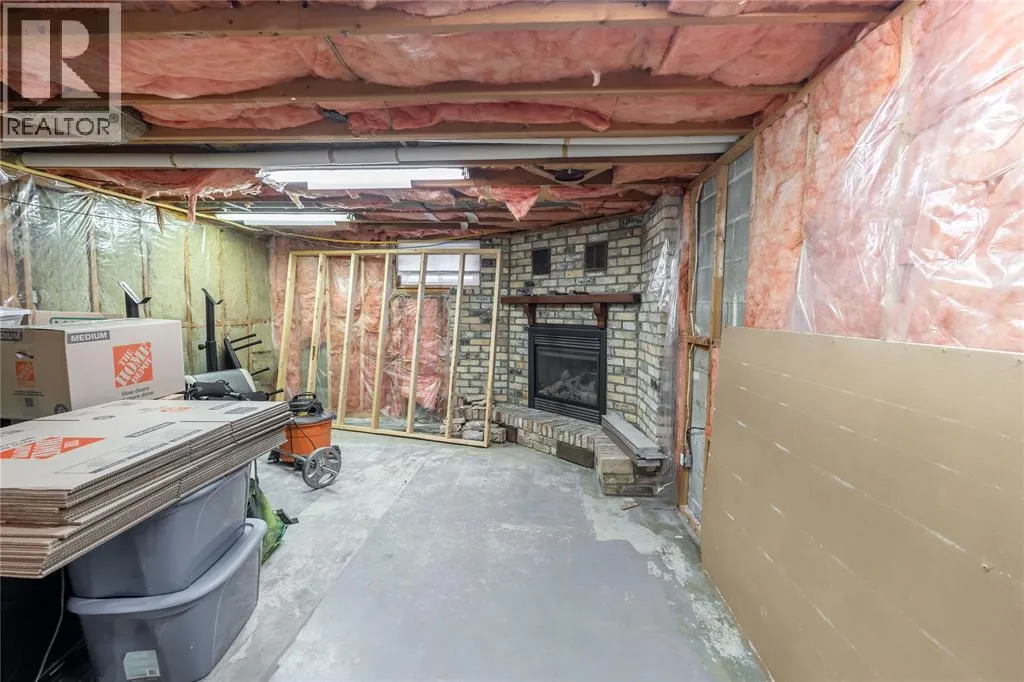 1084 HAGLE STREET