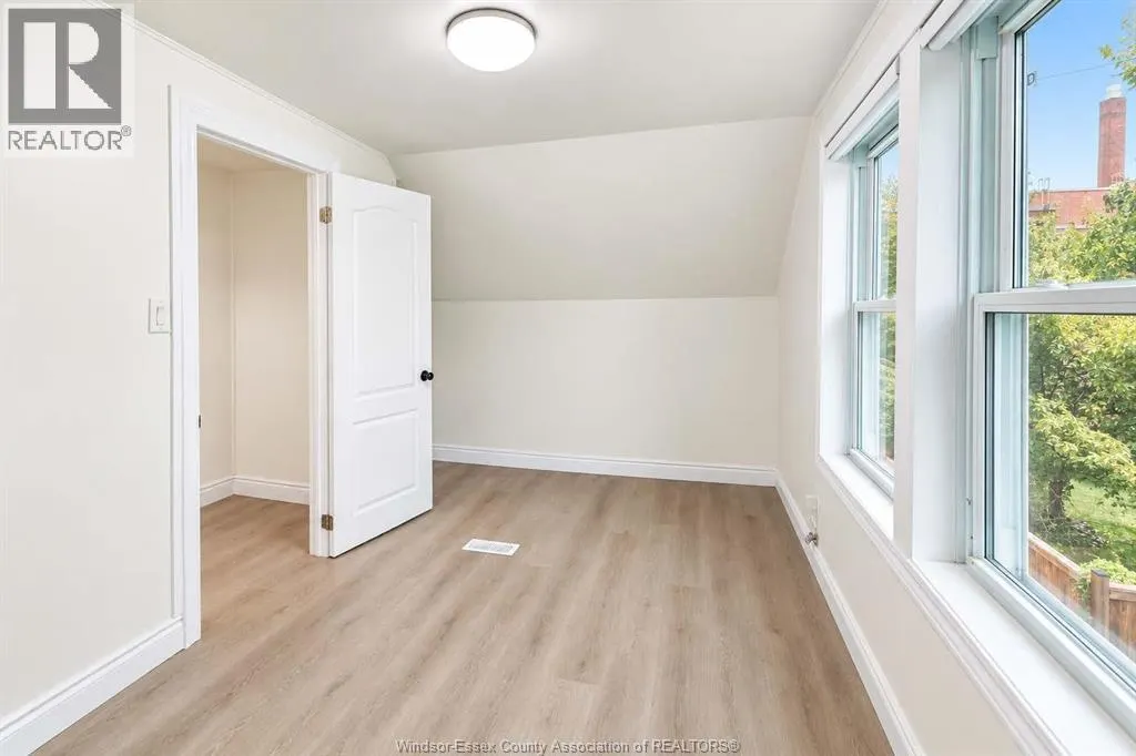 3272 EDISON STREET