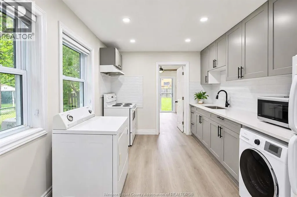3272 EDISON STREET