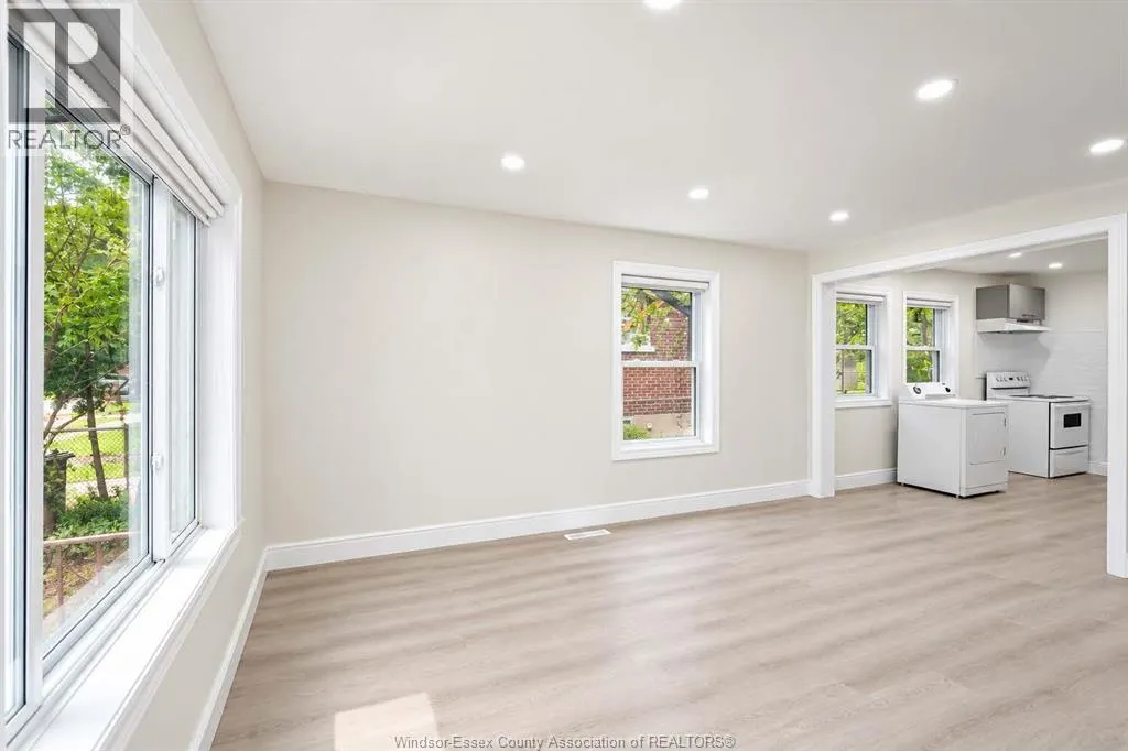 3272 EDISON STREET