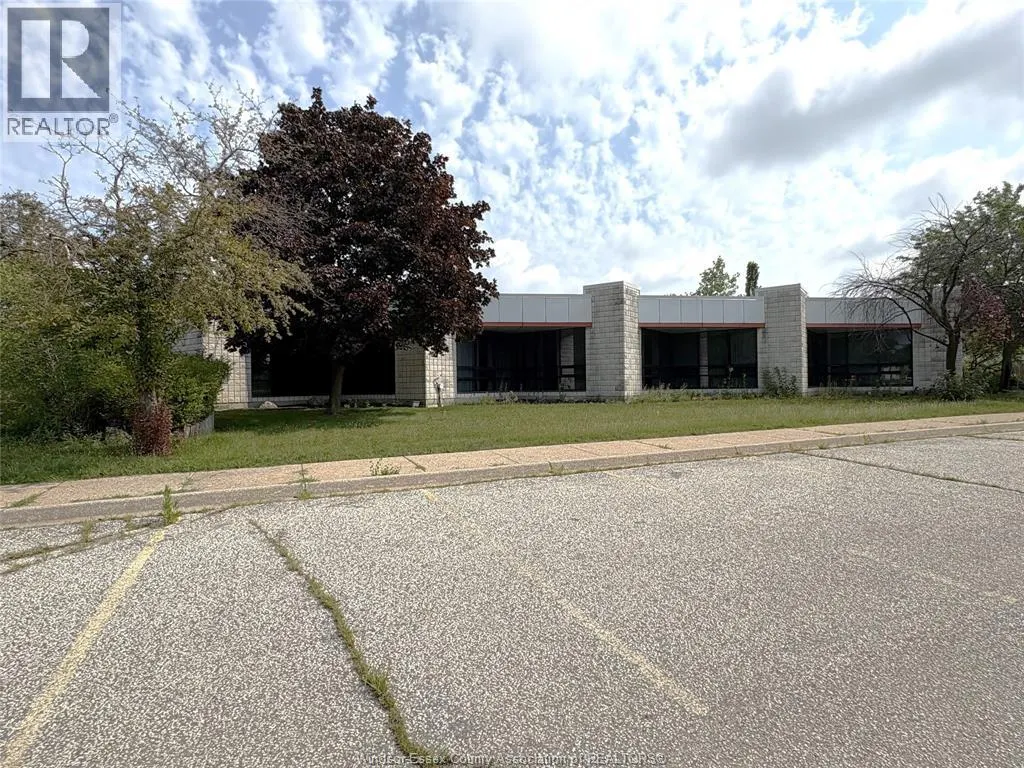 3909 GRAND MARAIS ROAD East Unit# C