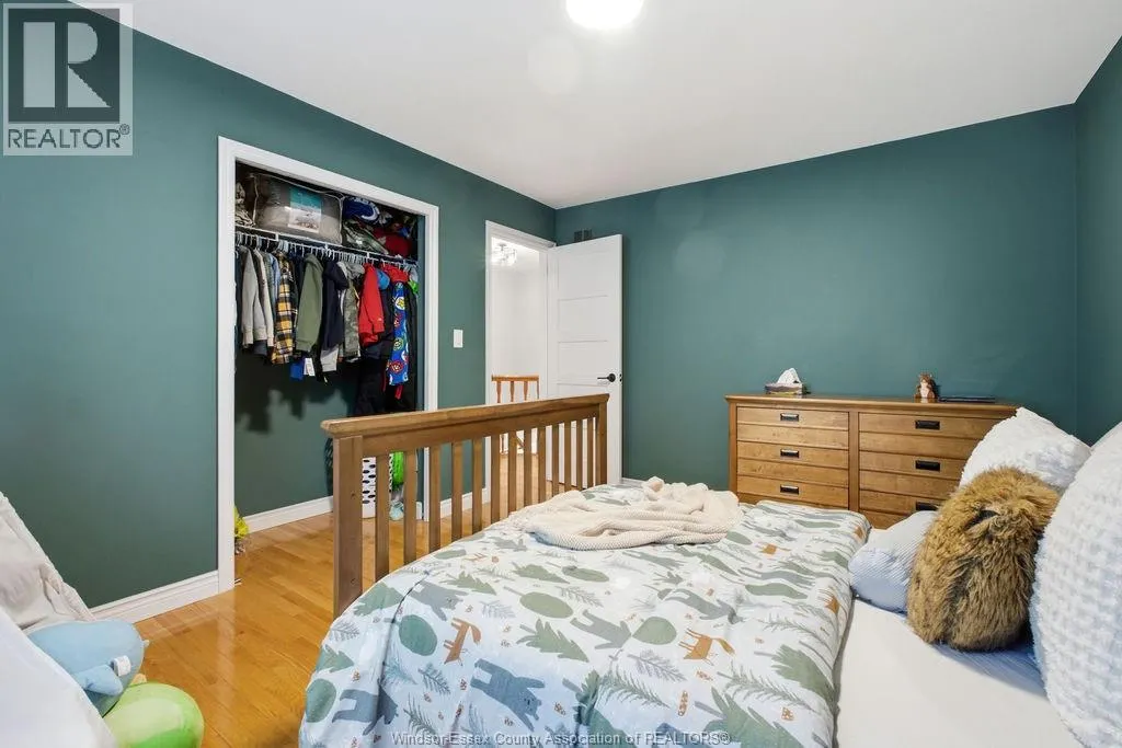 559 HARBOURNE CRESCENT