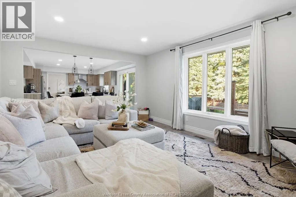 559 HARBOURNE CRESCENT