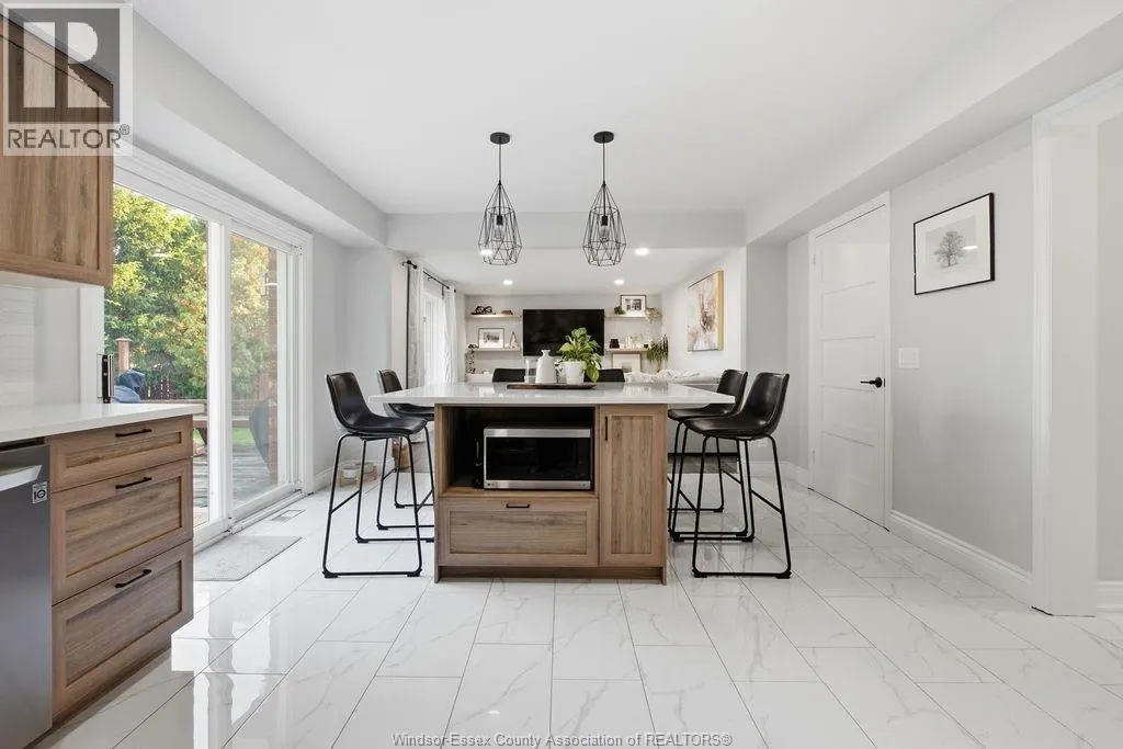 559 HARBOURNE CRESCENT