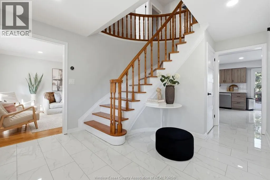 559 HARBOURNE CRESCENT
