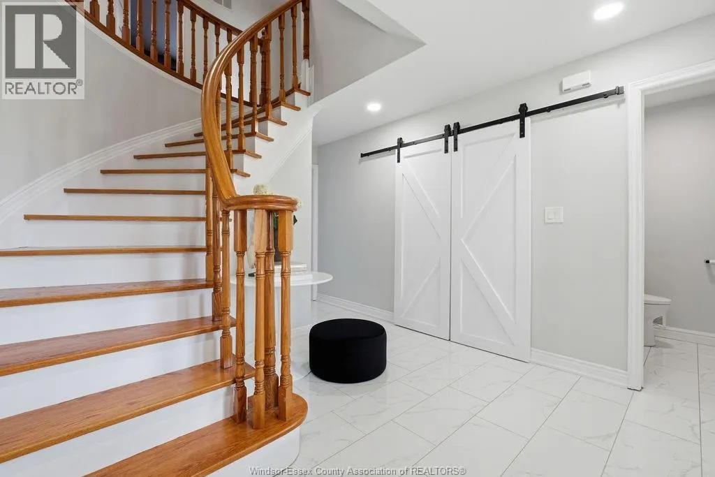 559 HARBOURNE CRESCENT