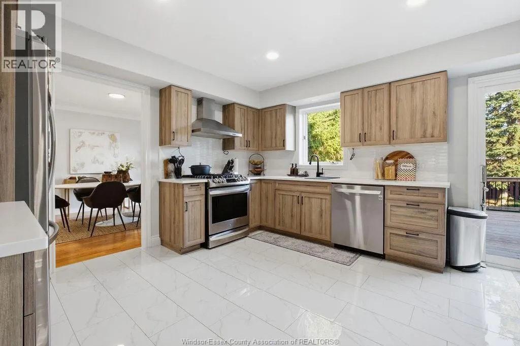 559 HARBOURNE CRESCENT