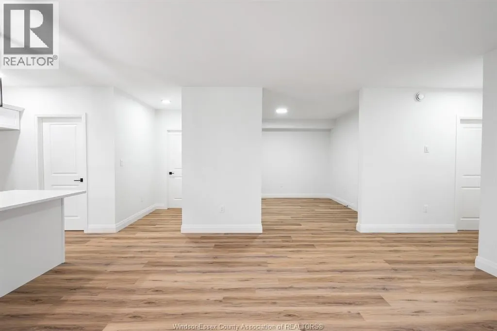 150 McLellan AVENUE Unit# B (LOWER)