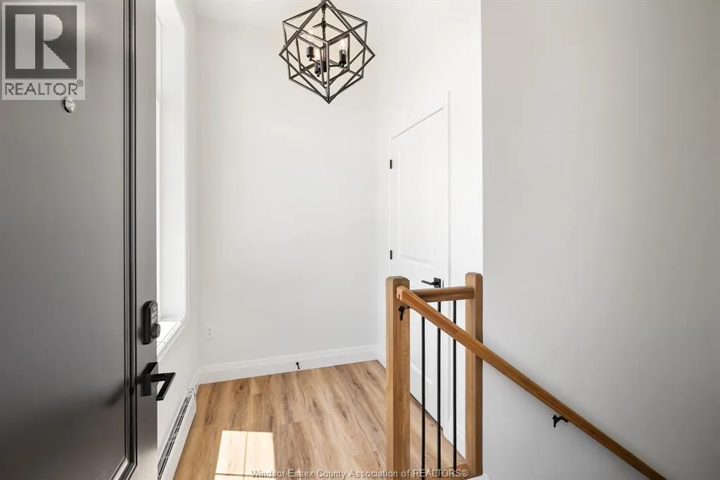 150 McLellan AVENUE Unit# B (LOWER)
