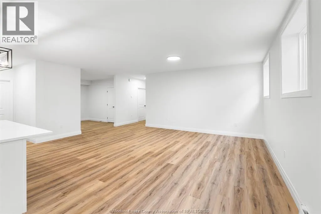 150 McLellan AVENUE Unit# B (LOWER)