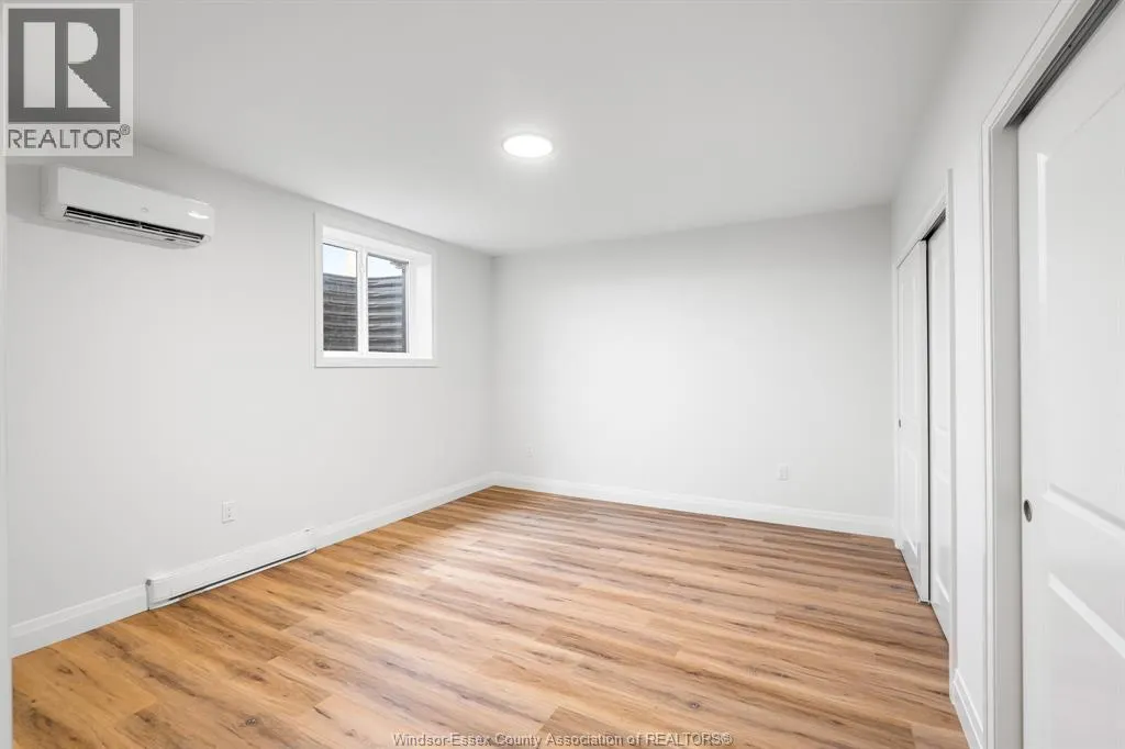 150 McLellan AVENUE Unit# B (LOWER)