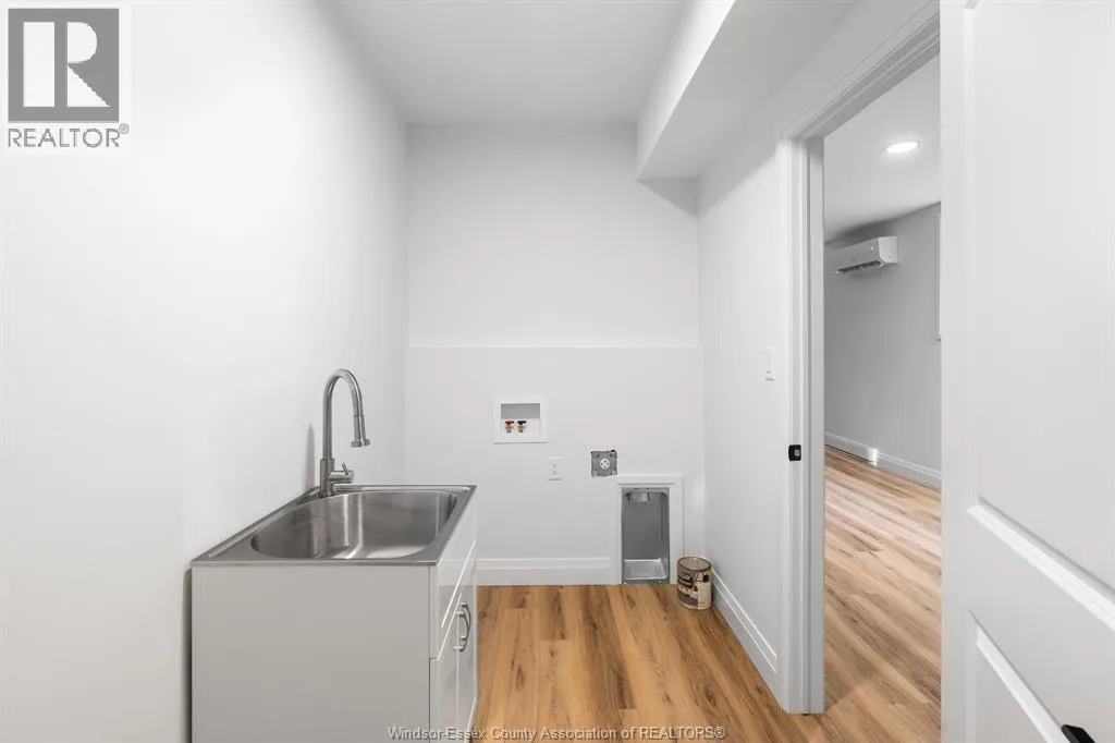 150 McLellan AVENUE Unit# B (LOWER)
