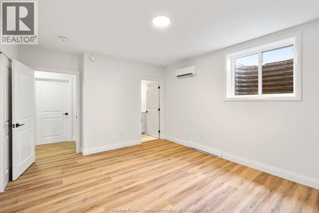 150 McLellan AVENUE Unit# B (LOWER)