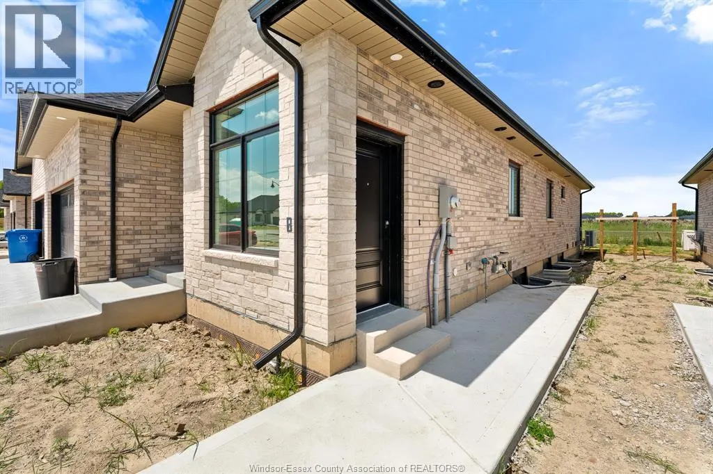150 McLellan AVENUE Unit# B (LOWER)