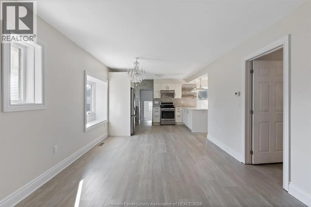 1041 EASTLAWN