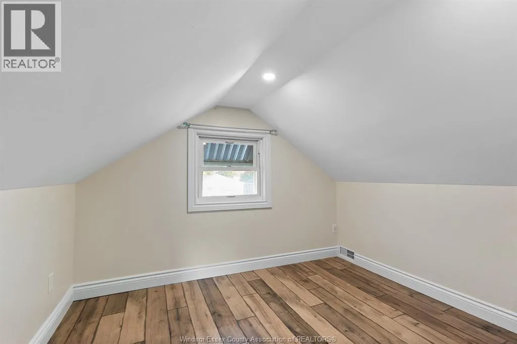 1041 EASTLAWN