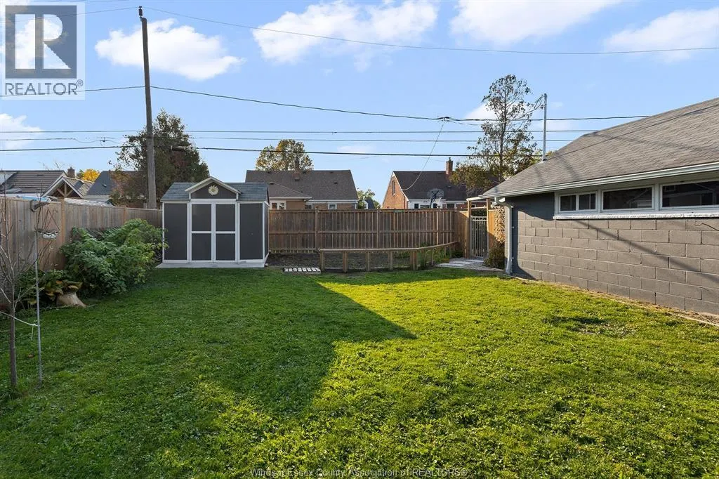 1041 EASTLAWN