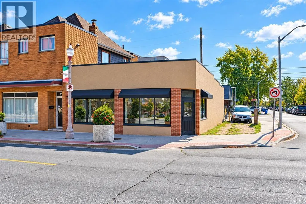 851 ERIE STREET East