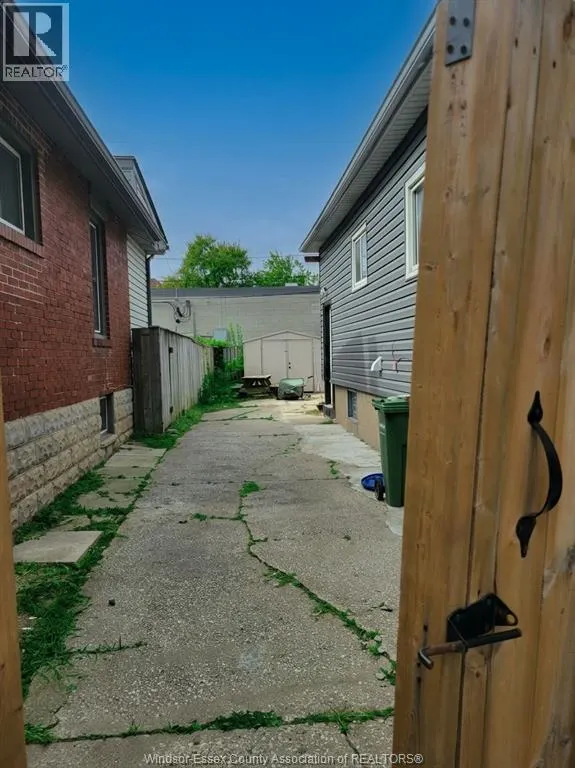 561 JOSEPHINE
