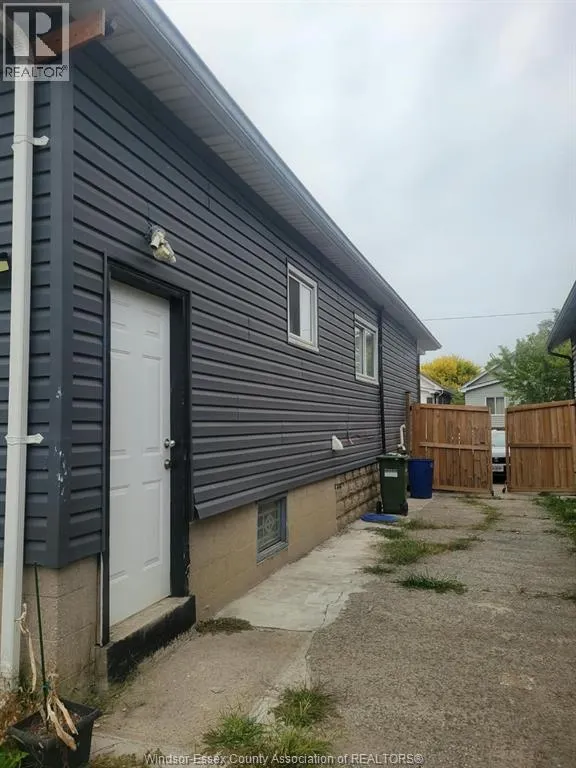 561 JOSEPHINE