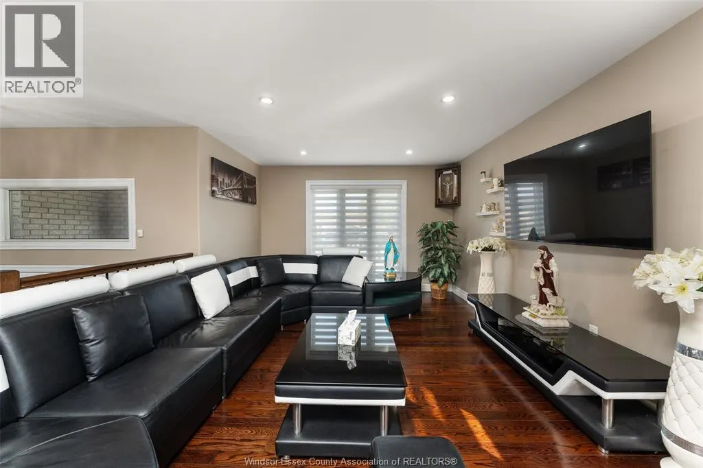 859 SOUTHWOOD DRIVE