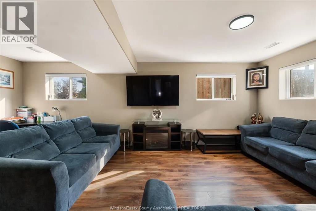 859 SOUTHWOOD DRIVE