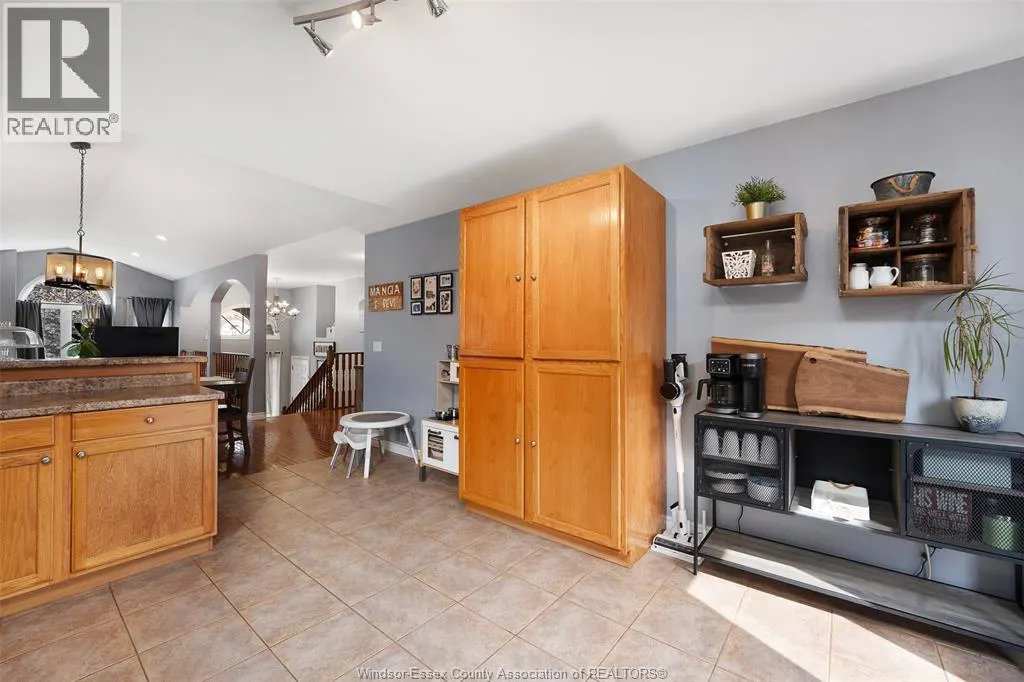 1131 KING LOUIS St.