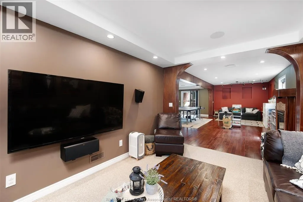 1131 KING LOUIS St.