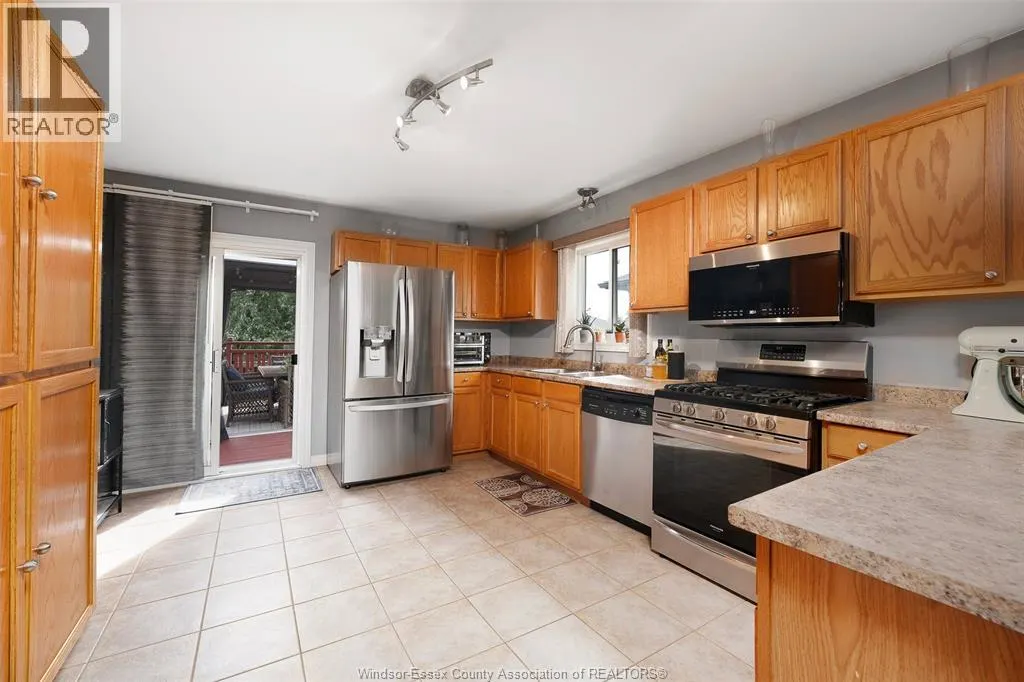 1131 KING LOUIS St.