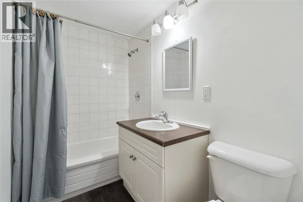 885 Carleton PLACE Unit# 3