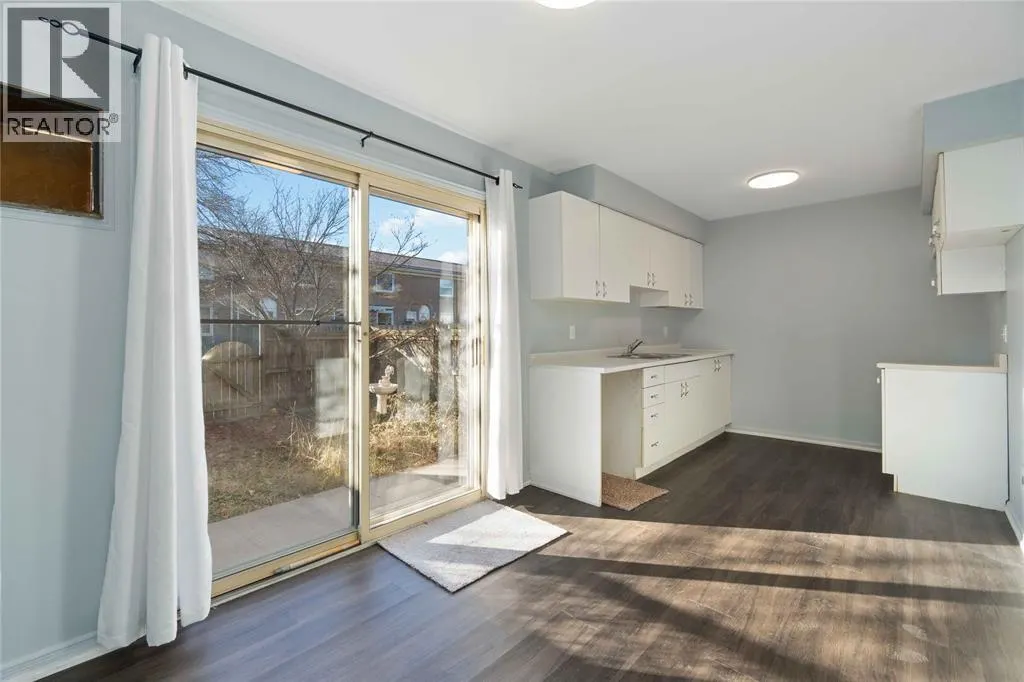 885 Carleton PLACE Unit# 3