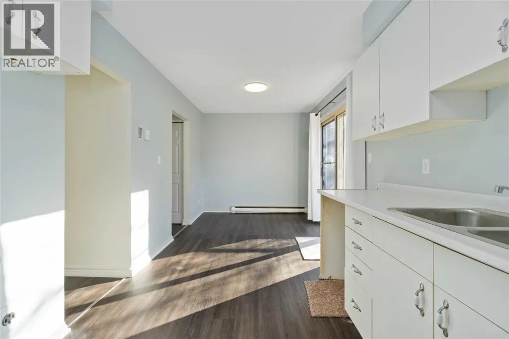 885 Carleton PLACE Unit# 3
