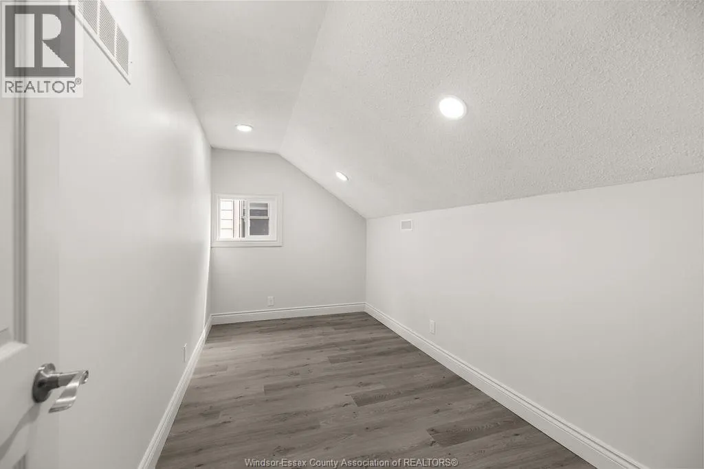 1129 JANETTE AVENUE