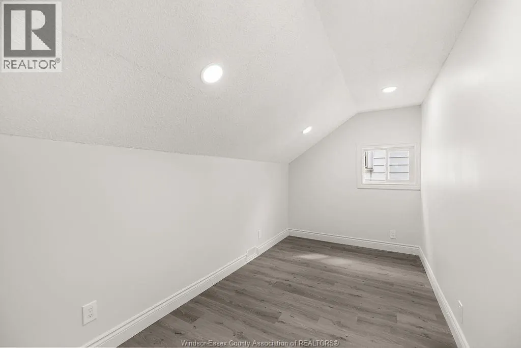 1129 JANETTE AVENUE