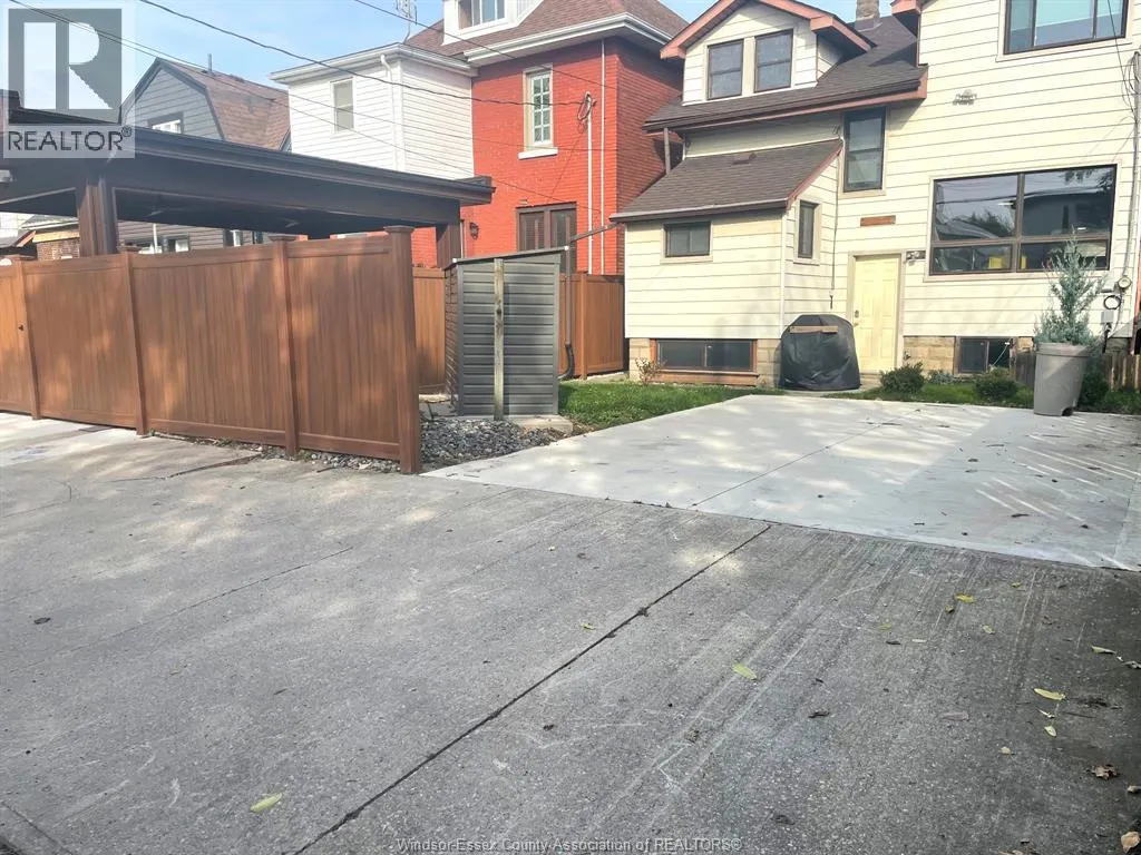 1077 WINDERMERE ROAD