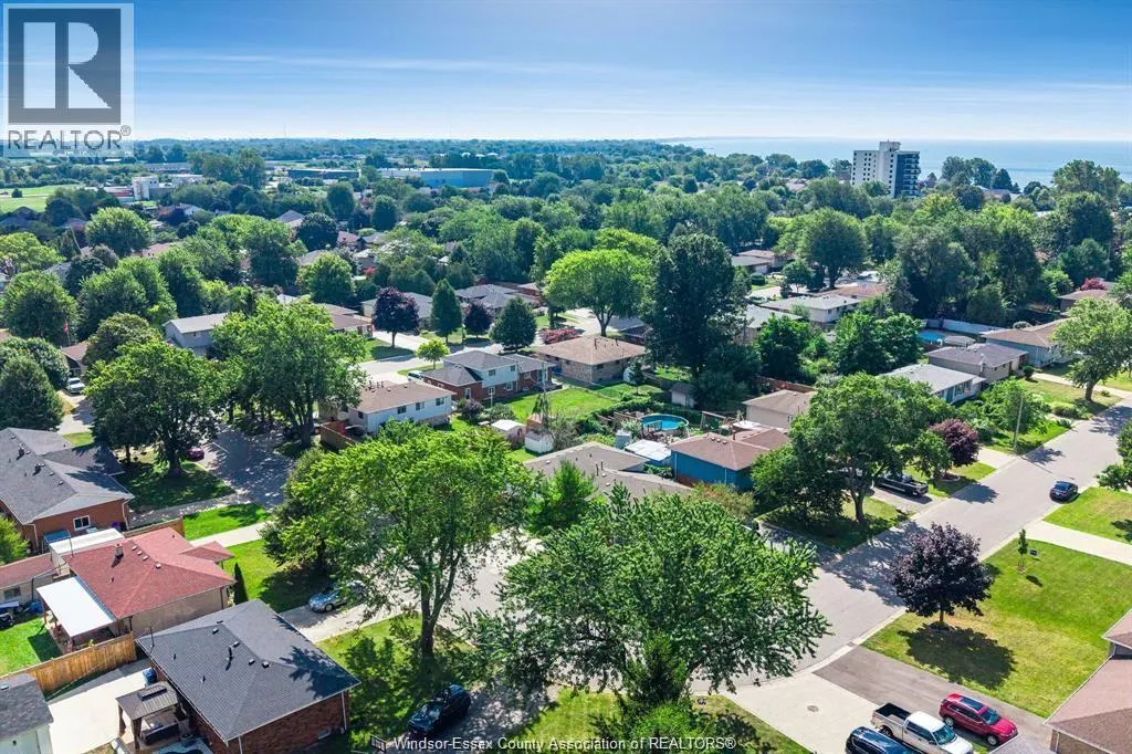 6 MARLENE CRESCENT