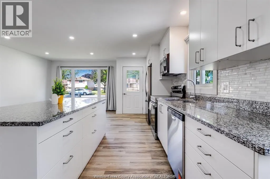 6 MARLENE CRESCENT